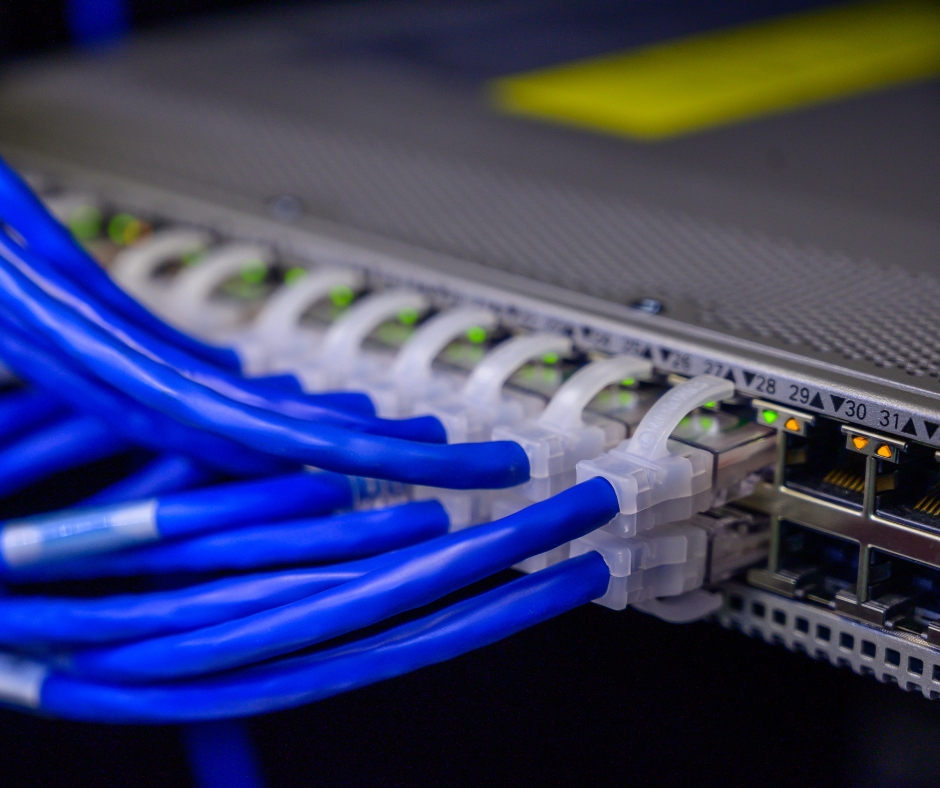 Clica Rede - Suporte técnico completo para empresas – com atendimento helpdesk remoto e presencial, feito por quem está há 29 anos vivendo TI todos os dias.