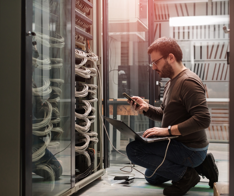 A Clica Rede entra justamente aqui: nós assumimos o papel de time de TI da sua empresa, com atendimento rápido, organizado e profissional, para que os problemas sejam resolvidos antes de virarem dor de cabeça.